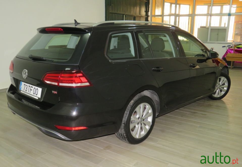 2017' Volkswagen Golf Variant photo #4