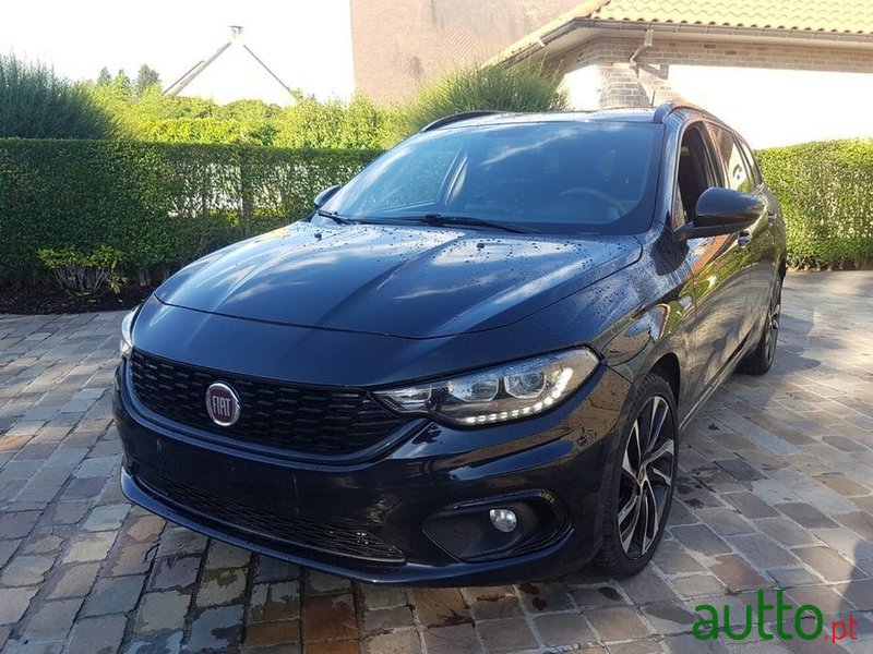 2019' Fiat Tipo Station Wagon photo #2