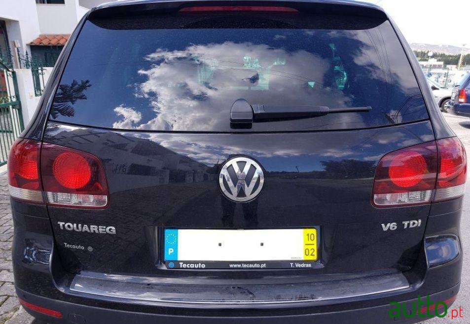 2010' Volkswagen Touareg photo #3