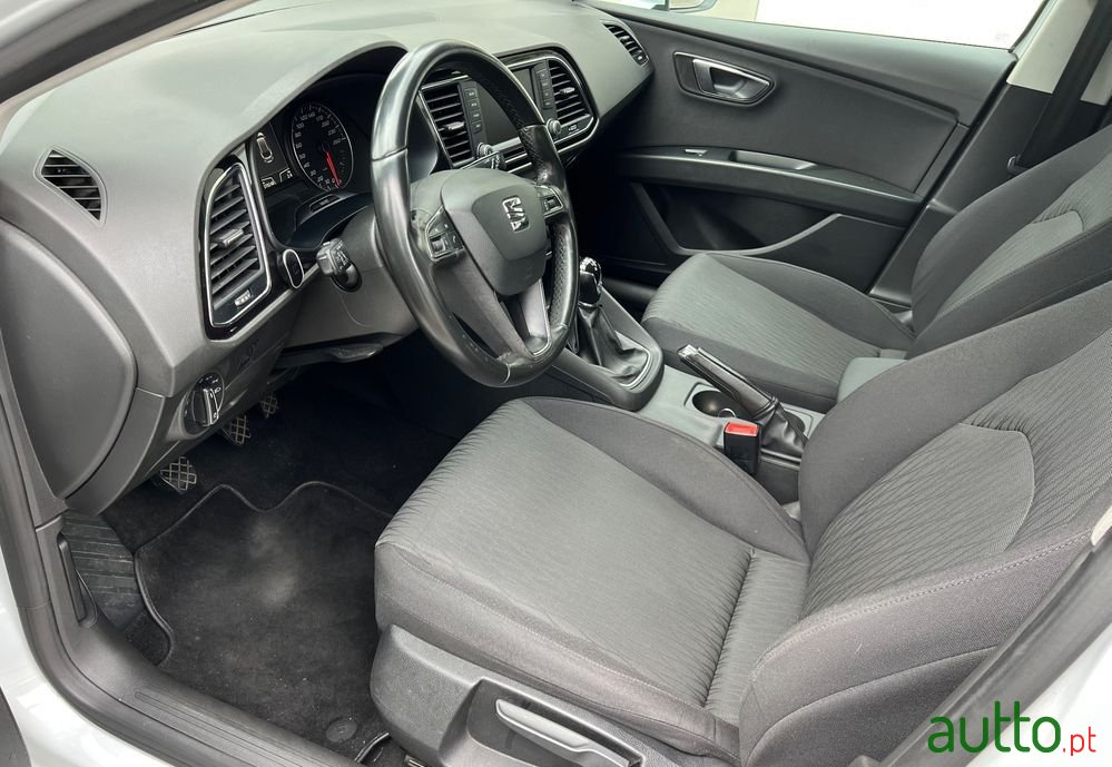 2017' SEAT Leon St photo #5