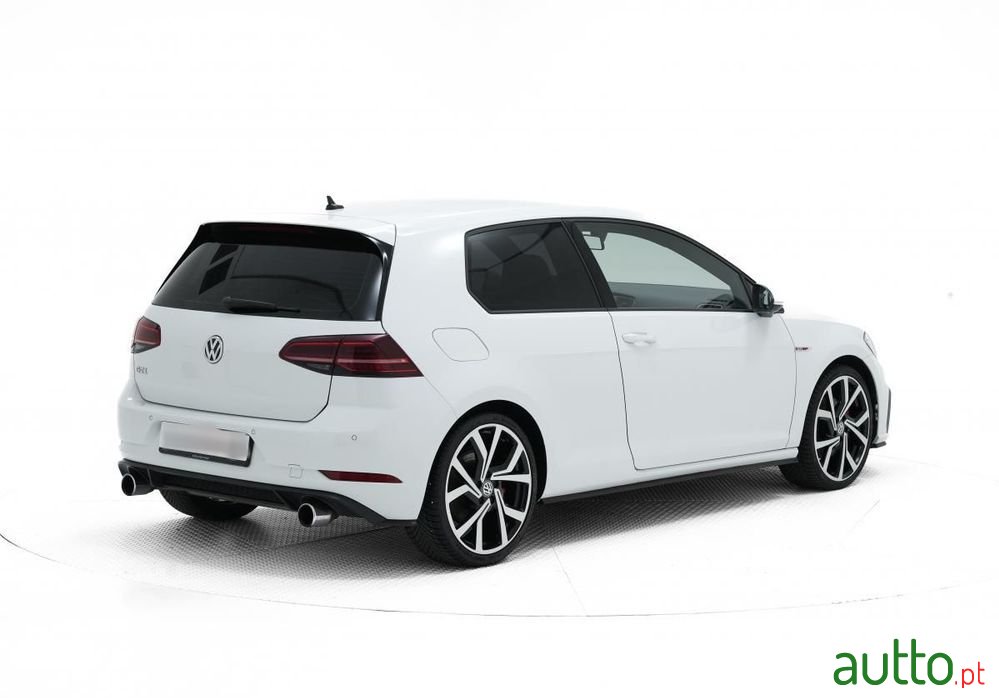 2017' Volkswagen Golf photo #3
