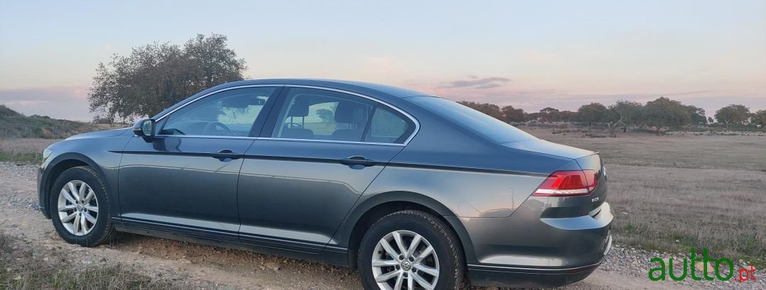 2016' Volkswagen Passat photo #4