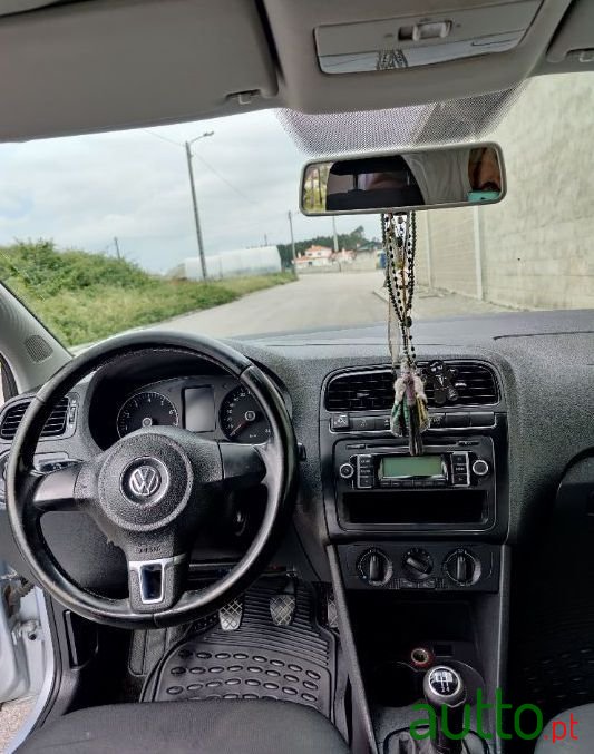 2010' Volkswagen Polo photo #2