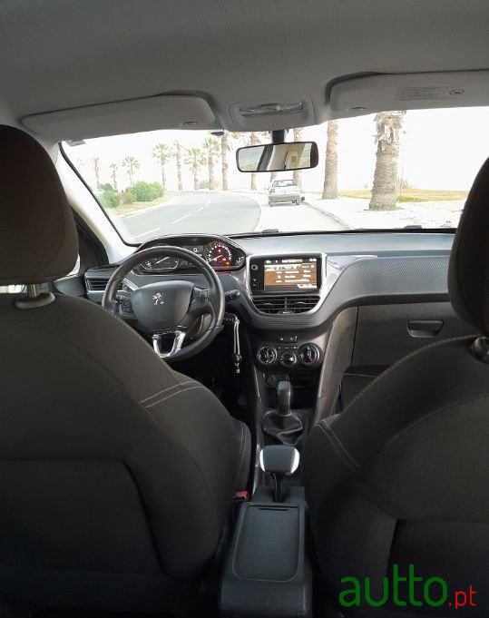 2014' Peugeot 2008 photo #2