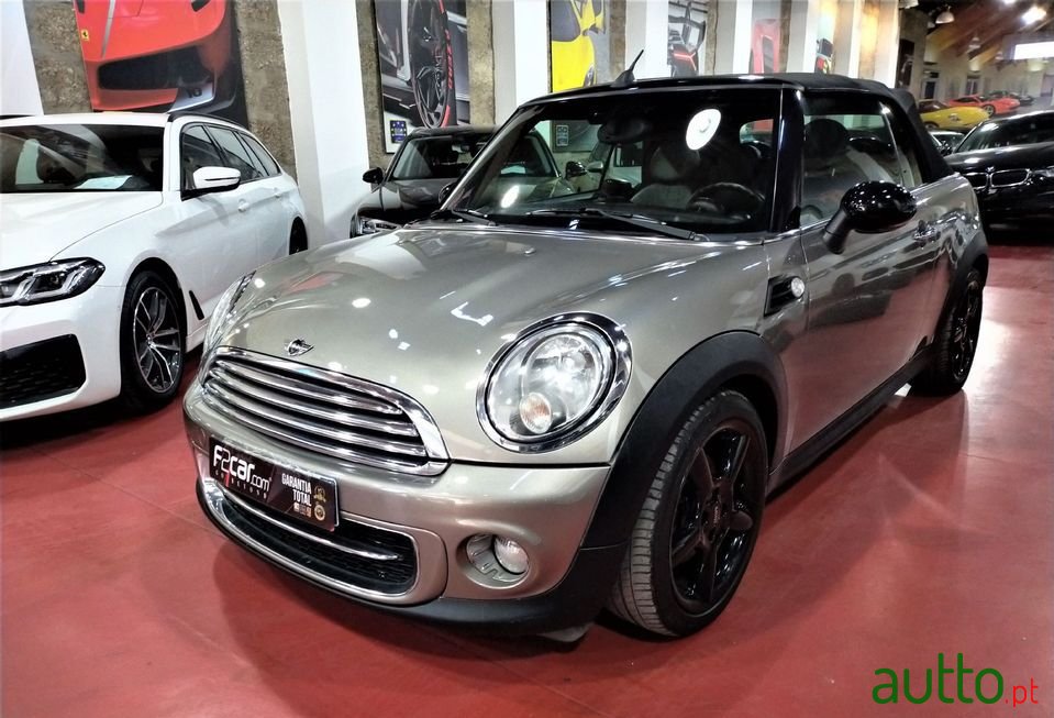 2012' MINI Cabrio photo #1