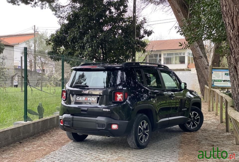 2019' Jeep Renegade photo #2