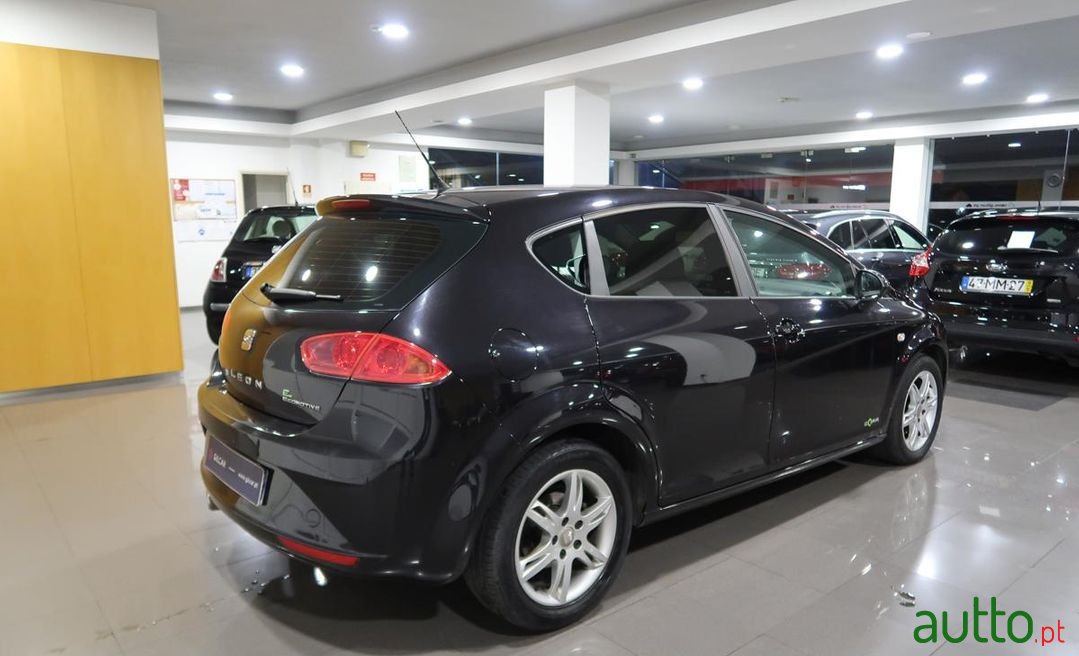 2011' SEAT Leon photo #5