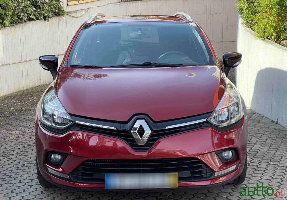 2019' Renault Clio Sport Tourer photo #3