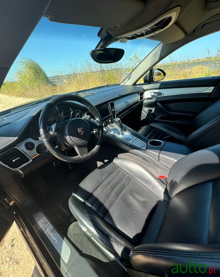 2011' Porsche Panamera Diesel photo #6