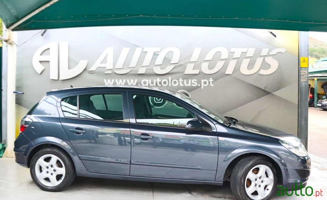 2008' Opel Astra photo #3