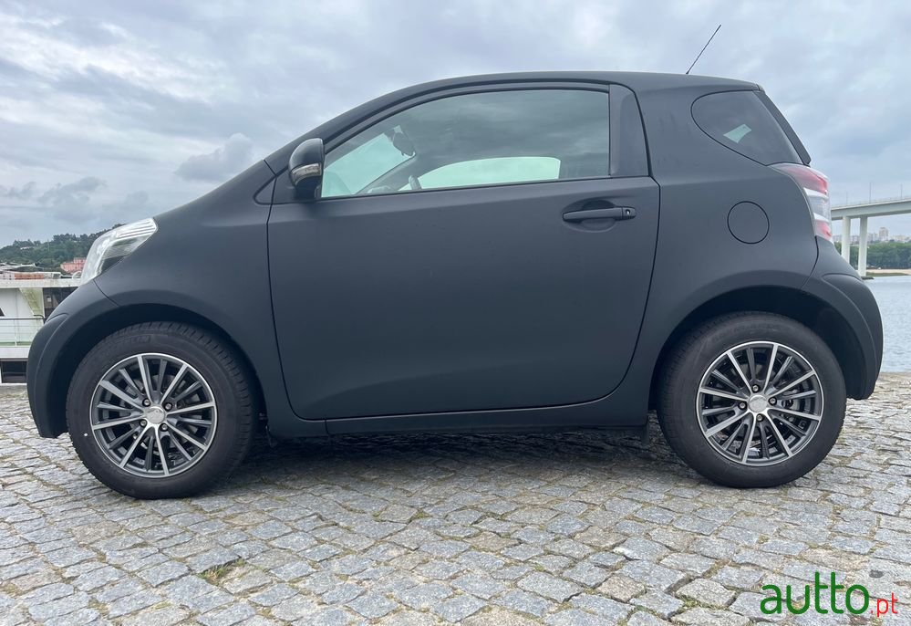 2009' Toyota iQ photo #4