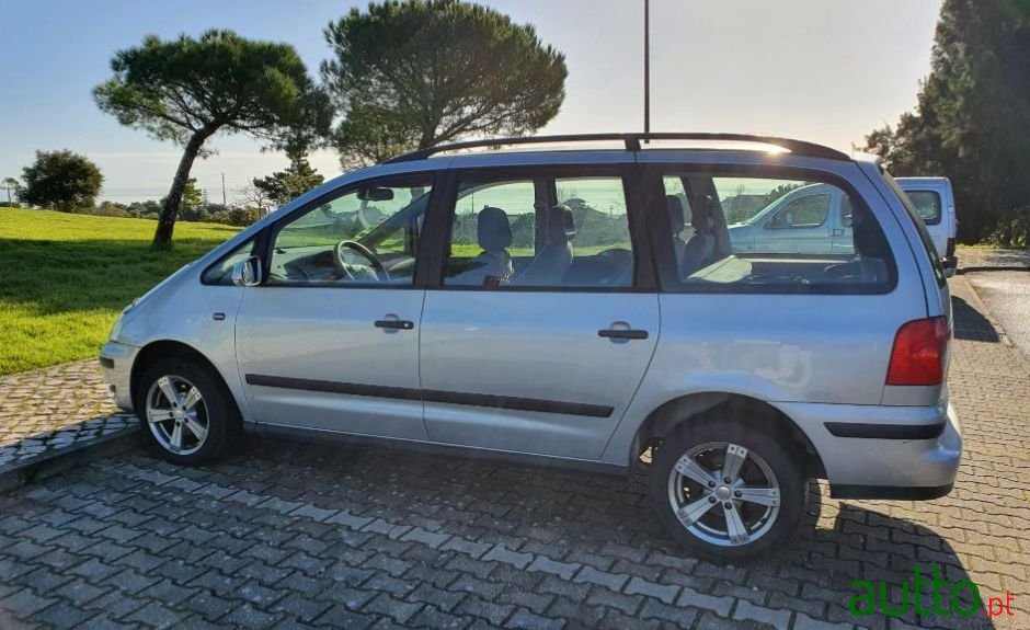 2005' Volkswagen Sharan photo #2