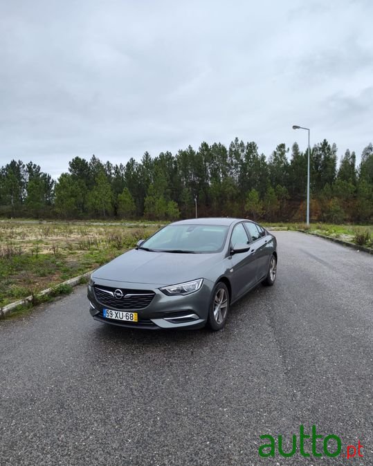 2019' Opel Insignia photo #1