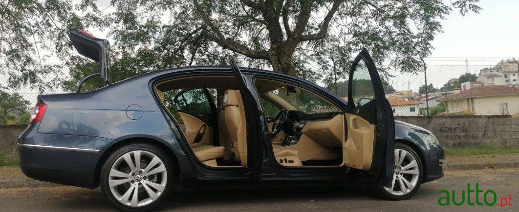 2008' Volkswagen Passat photo #2