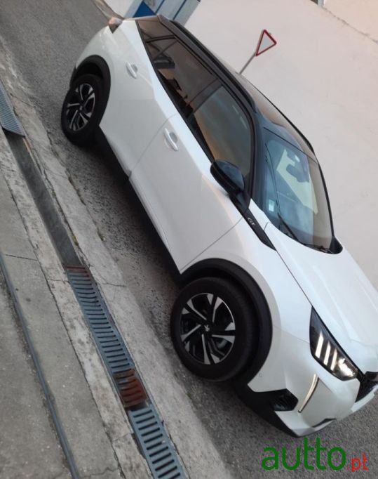 2021' Peugeot 2008 photo #5