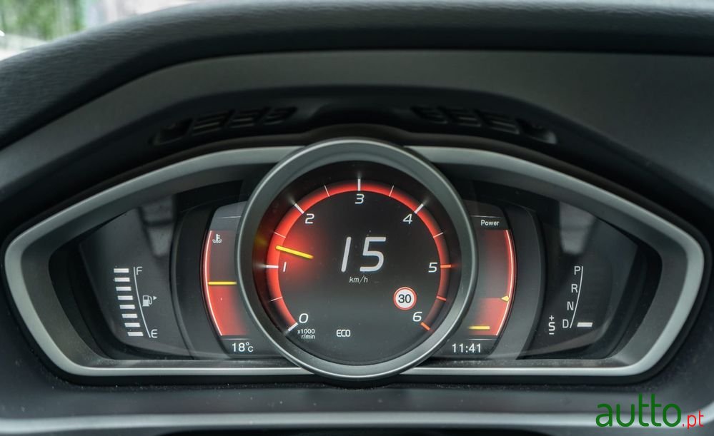 2017' Volvo V40 photo #5