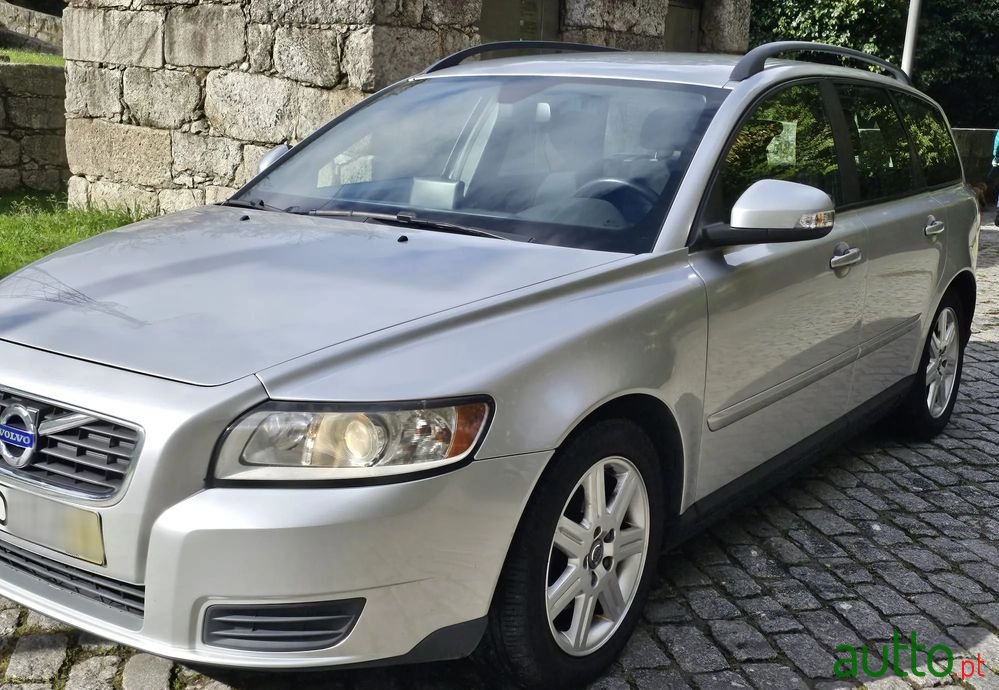 2010' Volvo V50 photo #1