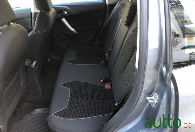 2010' Citroen C3 photo #5