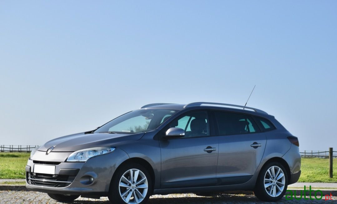 2010' Renault Megane Sport Tourer photo #5