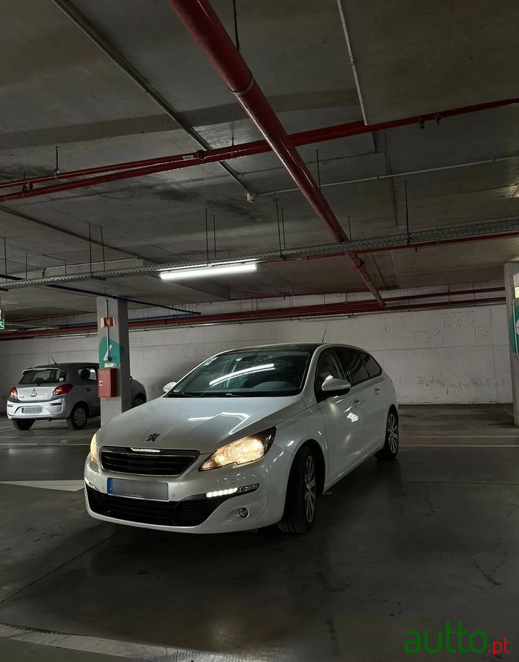 2015' Peugeot 308 1.6 Bluehdi Allure photo #2