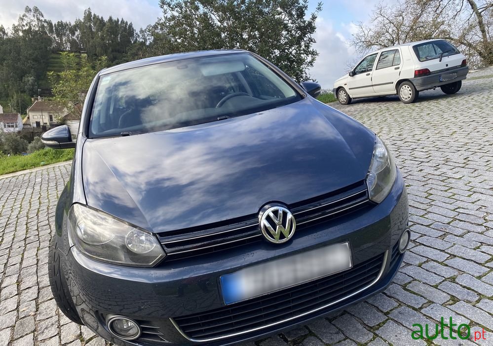 2010' Volkswagen Golf photo #2