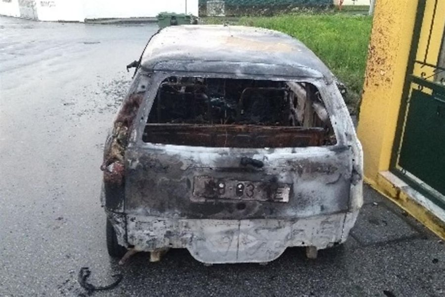 Carro de presidente de junta de Vila Praia de Âncora arde à porta de casa