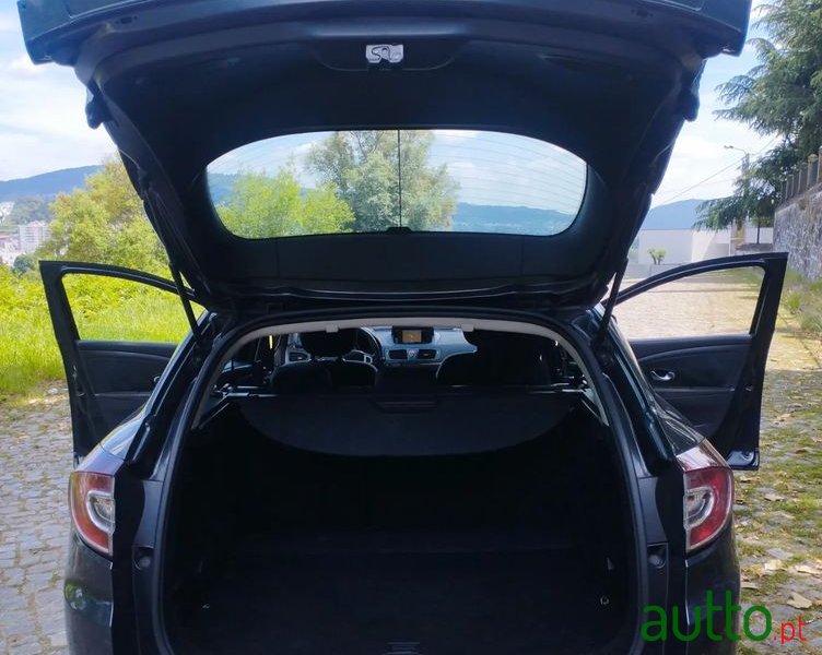 2011' Renault Mégane Sport Tourer photo #2