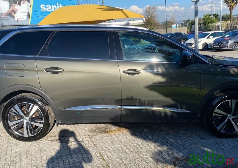 2019' Peugeot 5008 photo #6