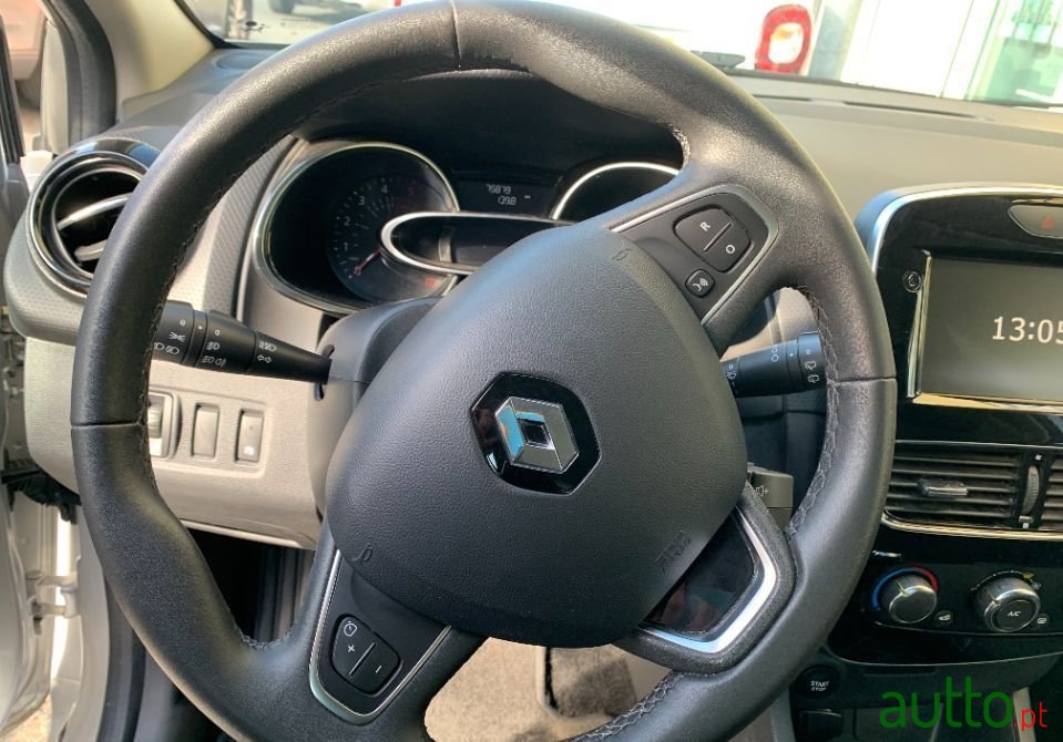 2019' Renault Clio photo #5