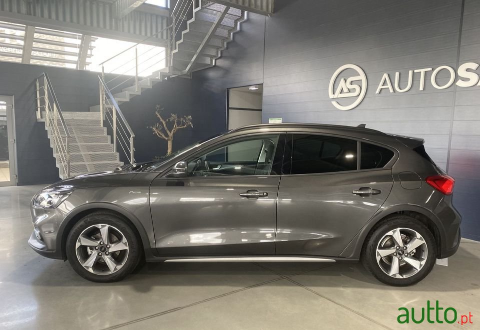 2021' Ford Focus photo #2