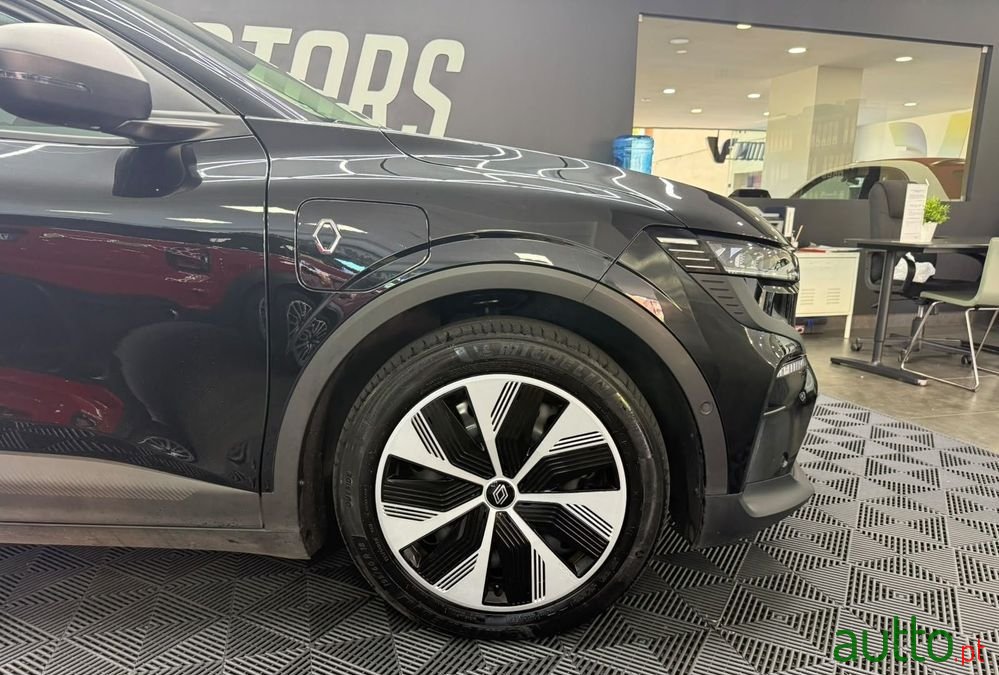 2023' Renault Megane E-Tech photo #4