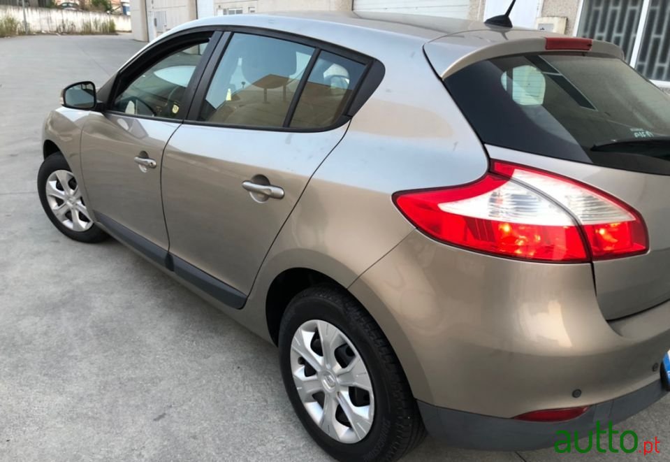 2010' Renault Megane photo #4