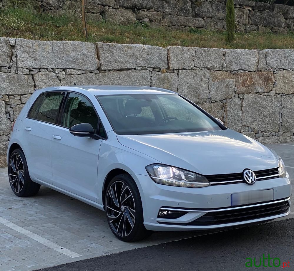 2017' Volkswagen Golf photo #6