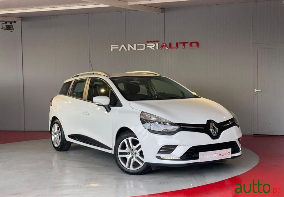 2017' Renault Clio Sport Tourer photo #1