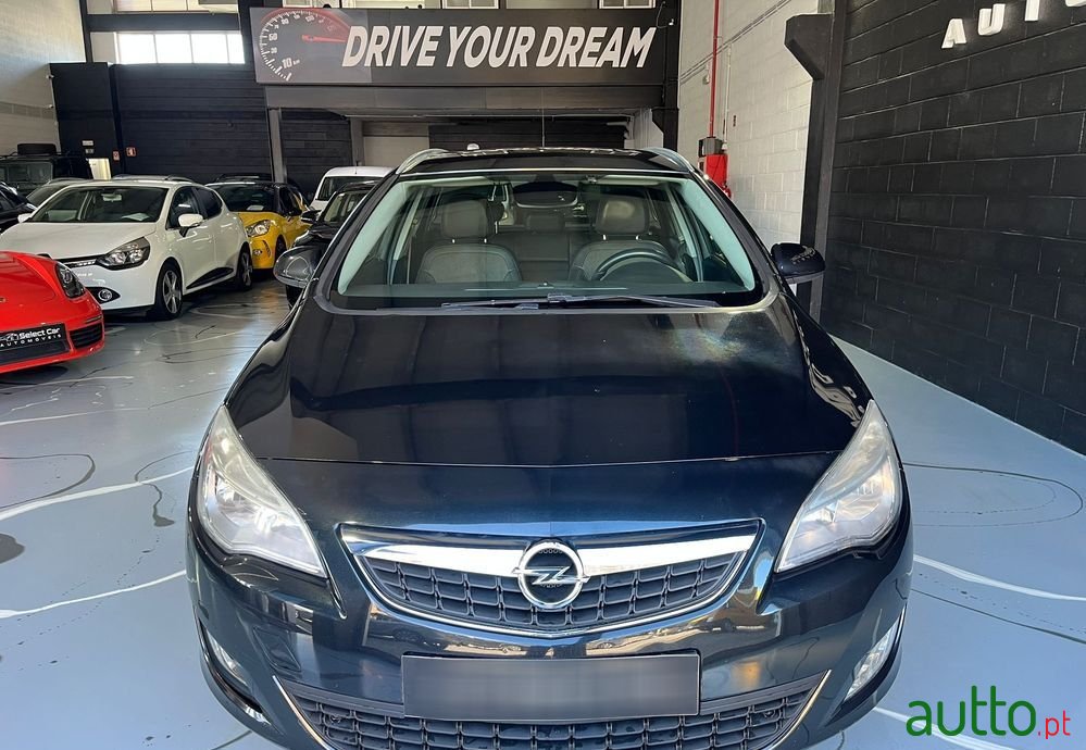 2012' Opel Astra Caravan photo #3