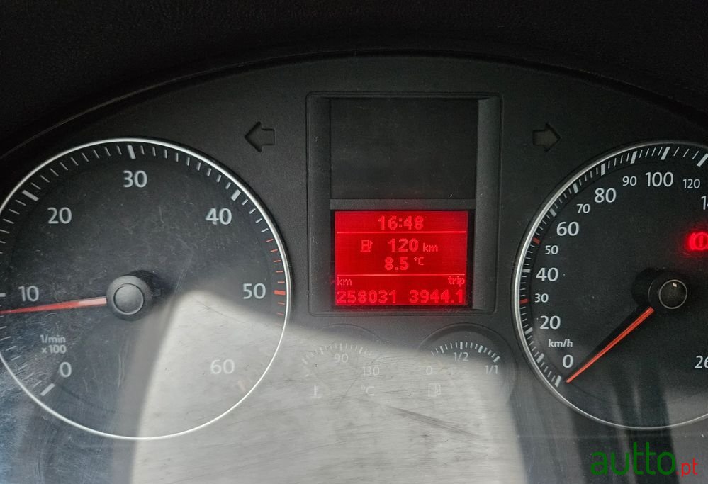 2004' Volkswagen Golf photo #5