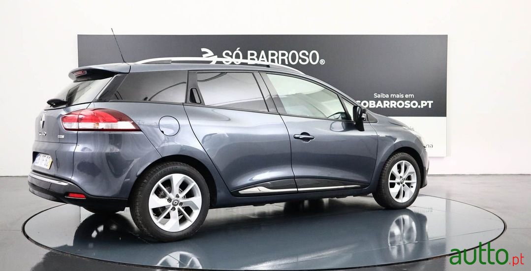 2017' Renault Clio Sport Tourer photo #3