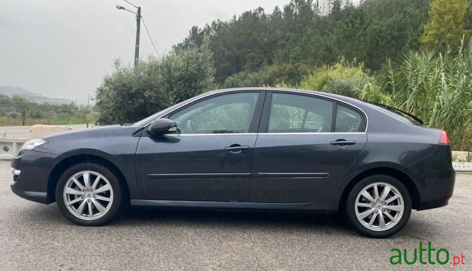 2011' Renault Laguna photo #3