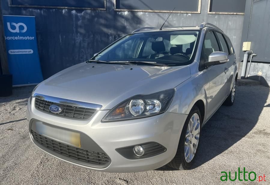 2010' Ford Focus Sw photo #2