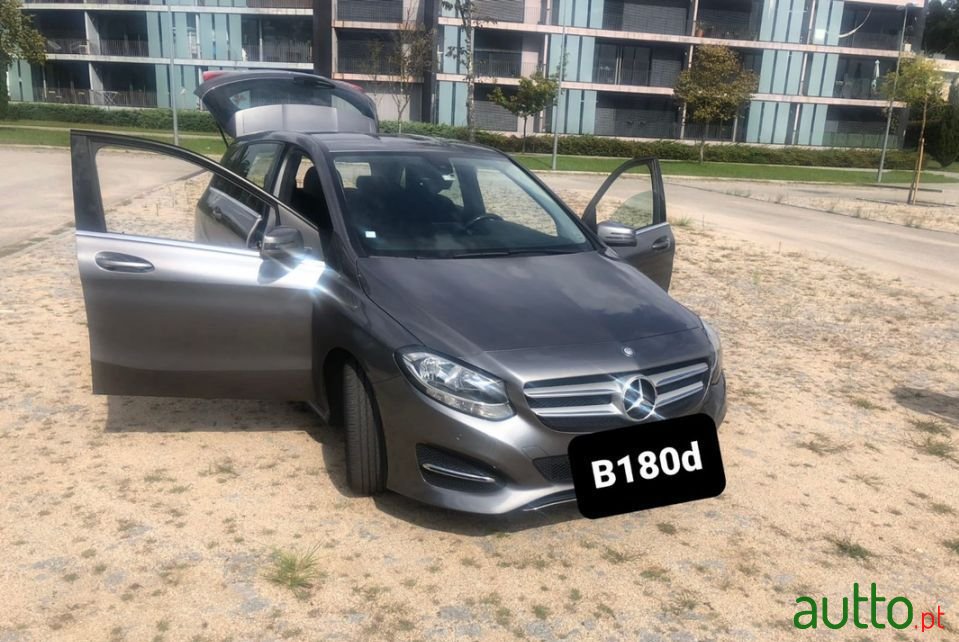 2017' Mercedes-Benz B-180 photo #2