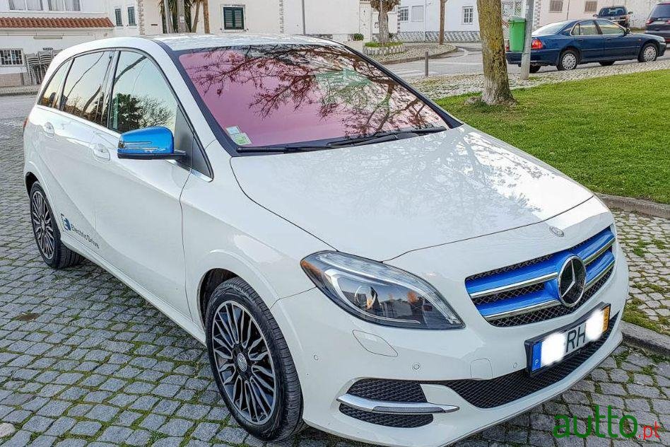 2016' Mercedes-Benz B-Electric-Drive photo #4