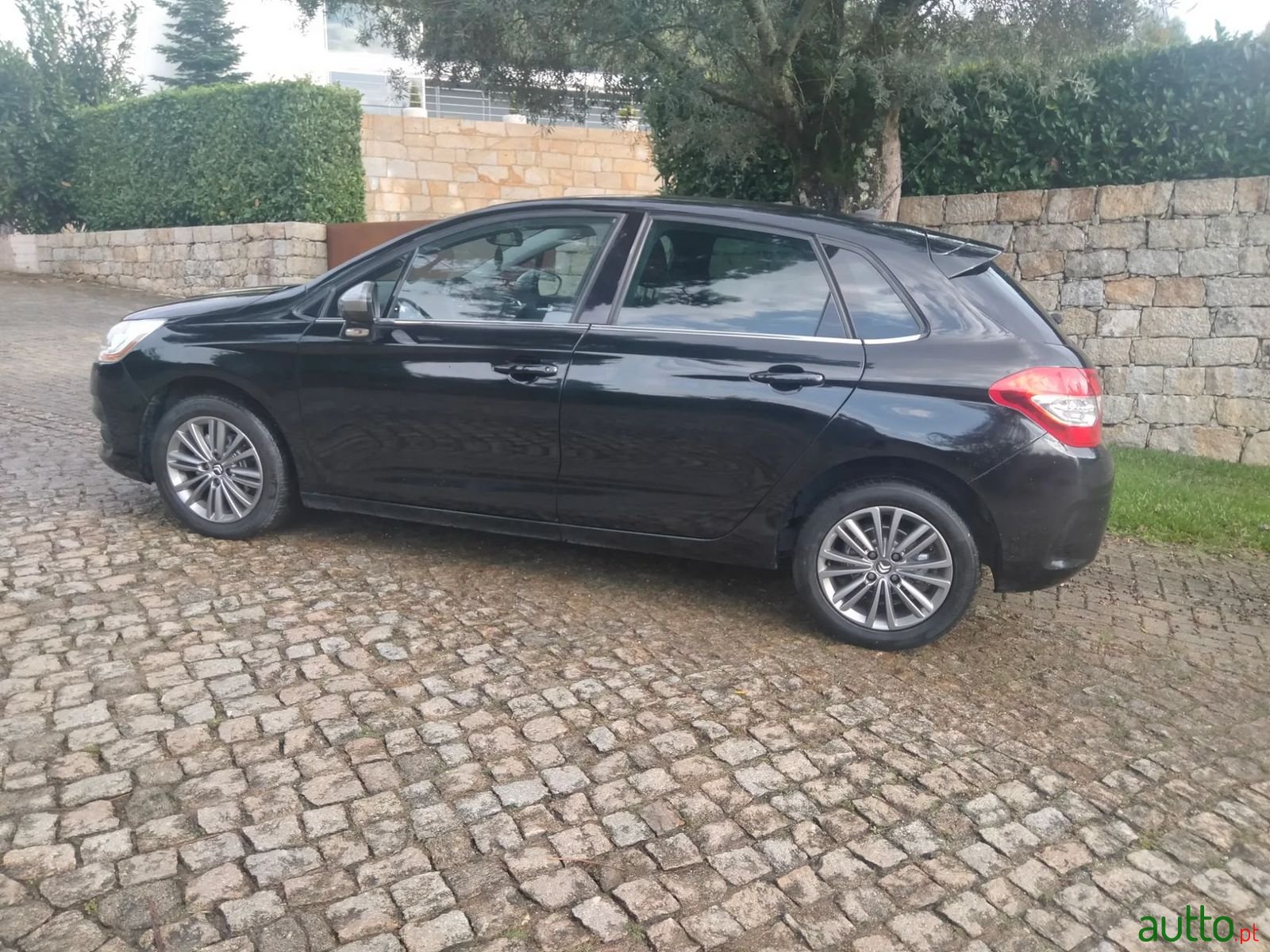 2010' Citroen C4 photo #3