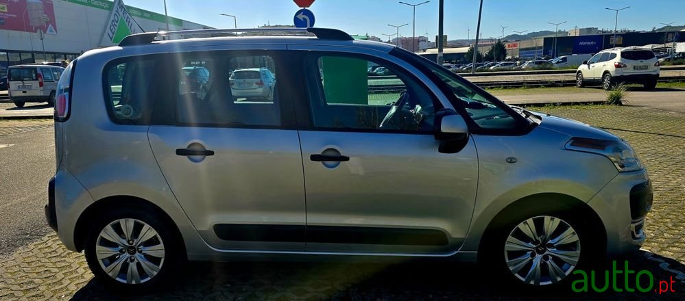 2010' Citroen C3 Picasso photo #4