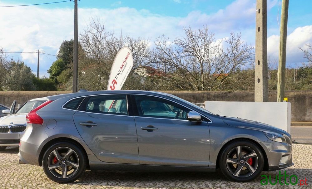 2015' Volvo V40 1.6 D2 Eco R-Design photo #5