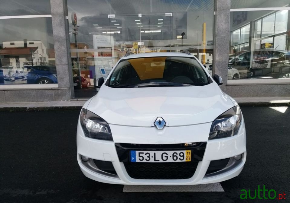 2011' Renault Megane Sport Tourer photo #3