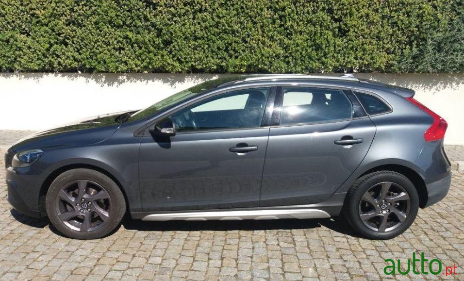 2014' Volvo V40 Cross Country photo #1