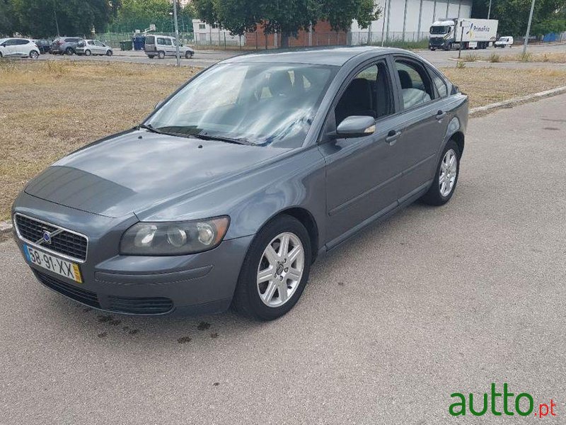 2004' Volvo V40 photo #2