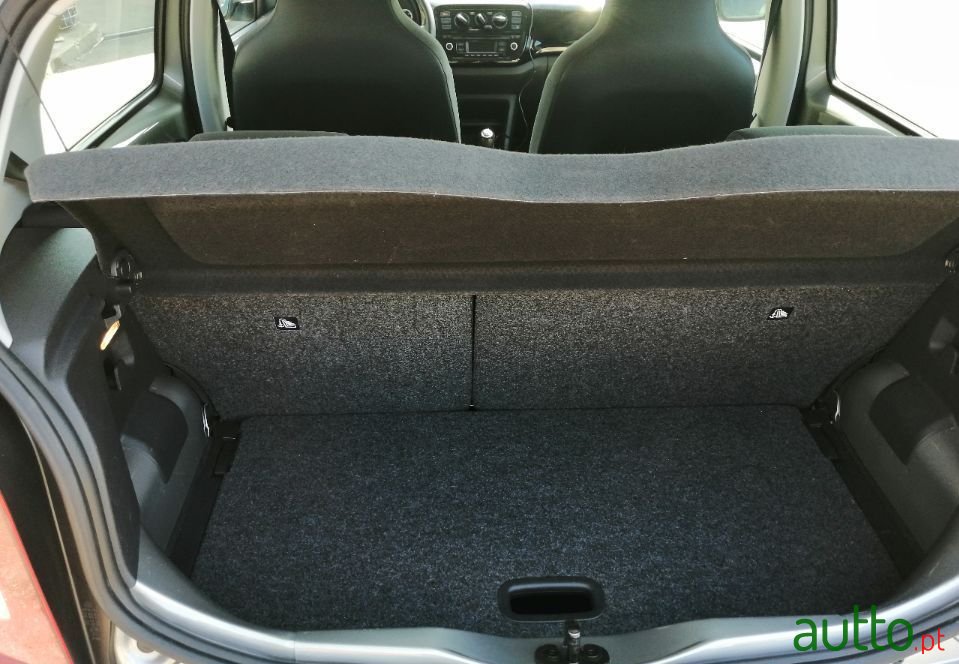 2015' Volkswagen Up photo #5