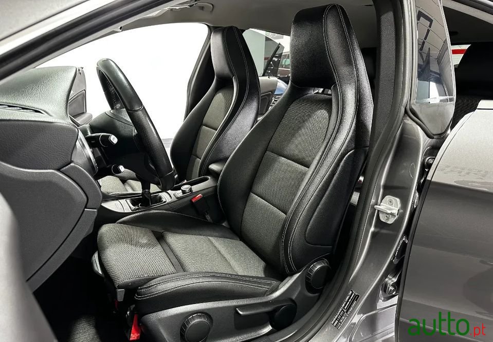 2017' Mercedes-Benz Cla-180 photo #6