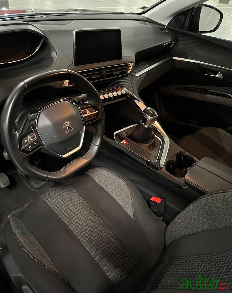 2020' Peugeot 5008 1.5 Bluehdi Style photo #6